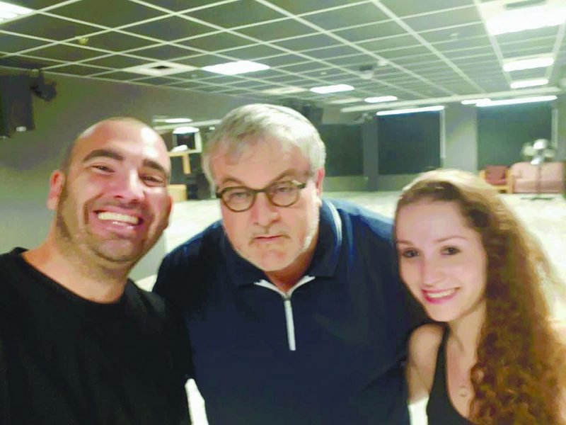 ארז שמילוביץ עם אשתו ומנחם הורביץ