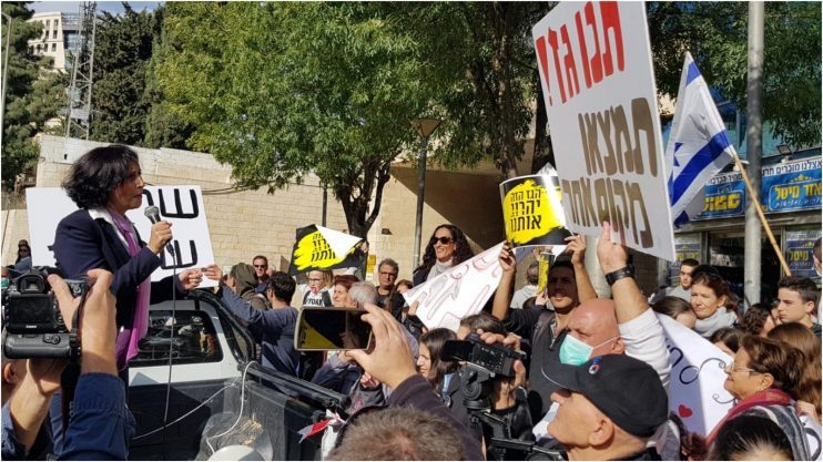 הפגנת התושבים בפתח ישיבת הות"ל בירושלים בדצמבר. צילום: מטה מאבק התושבים