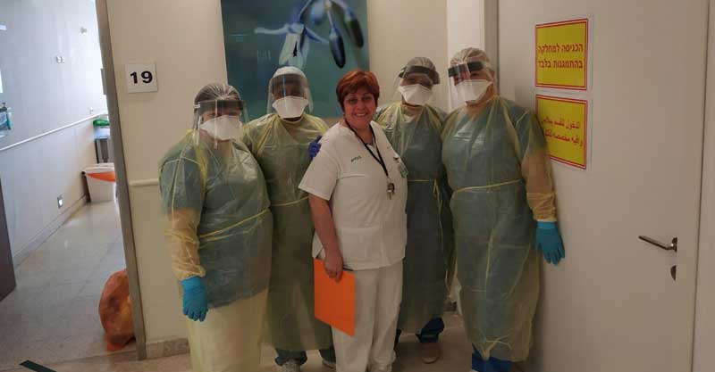 צוות מחלקת הקורונה במרכז הרפואי מאיר. צילום באדיבות המרכז הרפואי מאיר
