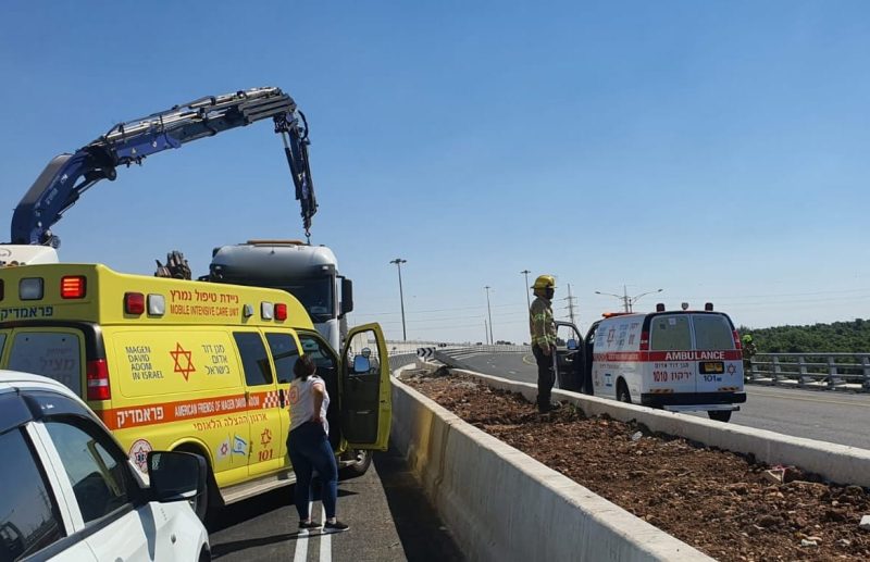 תאונת עבודה בכביש סמוך למחסום אייל, צילום תיעוד מבצעי מדא