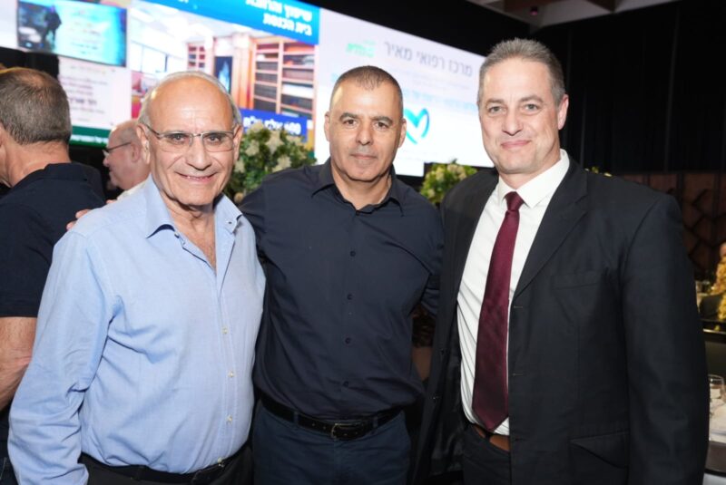 מימין: פרופ' יעקב חן, רפי סער, חגי שלום. צילום: רמי זרנגר