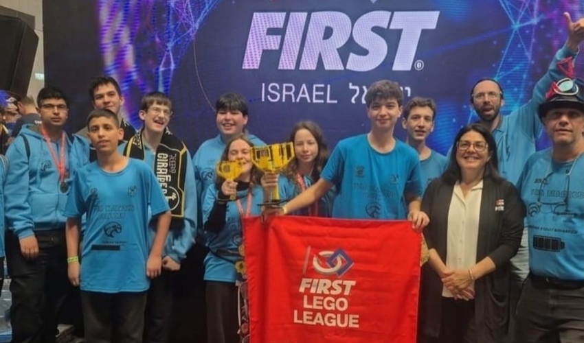 נבחרת "הפלקונים" מחטיבת אלון (צילום: דוברות עיריית כפר סבא)