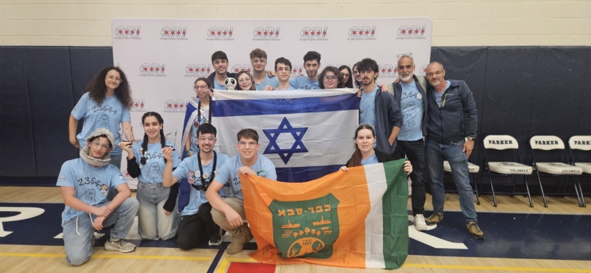 נבחרת הרובוטיקה העירונית בשיקגו (צילום: נבחרת הרובוטיקה)